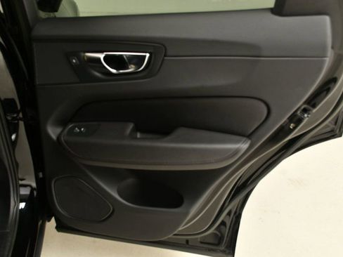 Used 2022 Volvo XC60 B5 Momentum w/ Protection Package Premier image 24