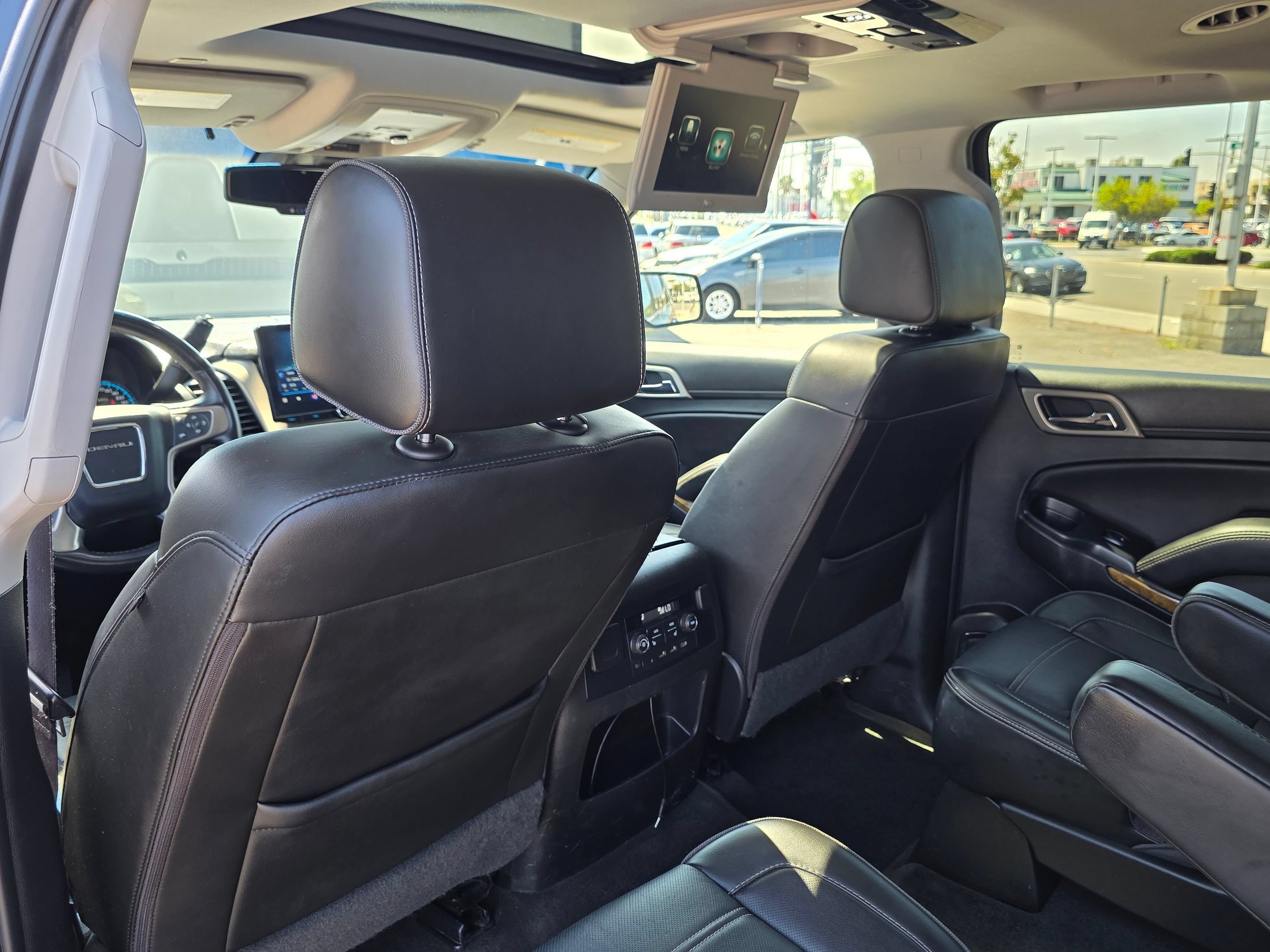 Used 2017 GMC Yukon Denali AWD/4WD image 24