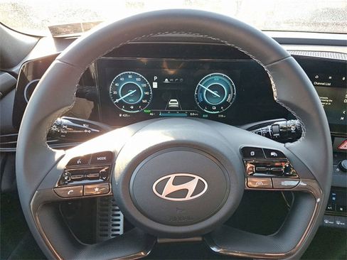 Certified 2025 Hyundai Elantra SEL w/ Cargo Package image 17