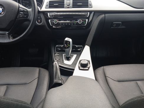 Used 2018 BMW 320i Sedan image 11