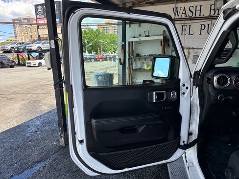 Used 2019 Jeep Wrangler Unlimited Sahara AWD/4WD image 10