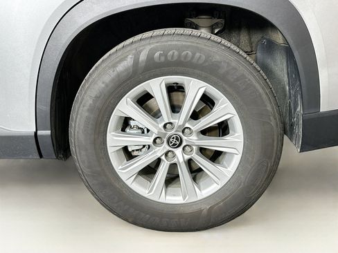 Used 2025 Toyota Grand Highlander AWD image 11