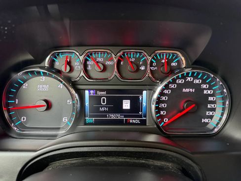 Used 2019 Chevrolet Suburban LT image 31