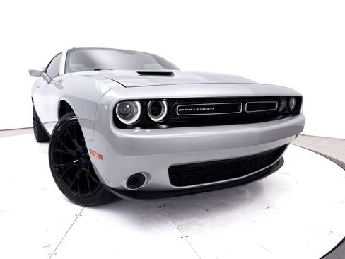 Used 2019 Dodge Challenger SXT RWD image 6