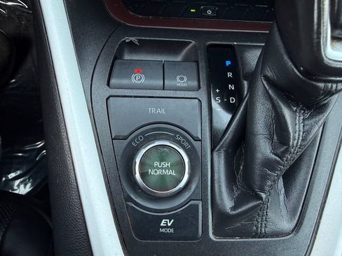 Used 2021 Toyota RAV4 Limited AWD/4WD image 11