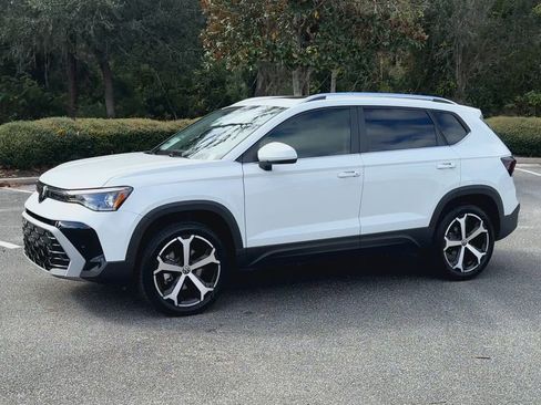 New 2026 Volkswagen Taos SEL image 4