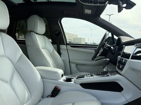 Used 2020 Porsche Macan image 19