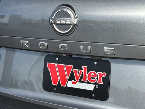 Used 2024 Nissan Rogue SV image 43