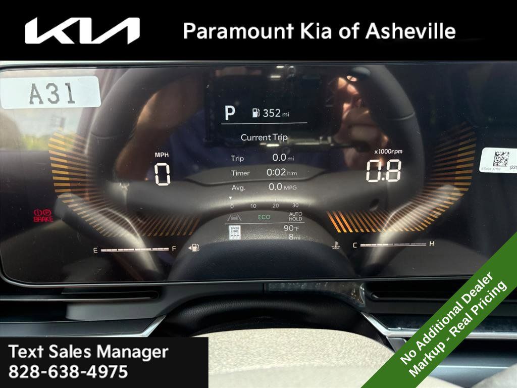 New 2027 Kia Carnival FWD image 9