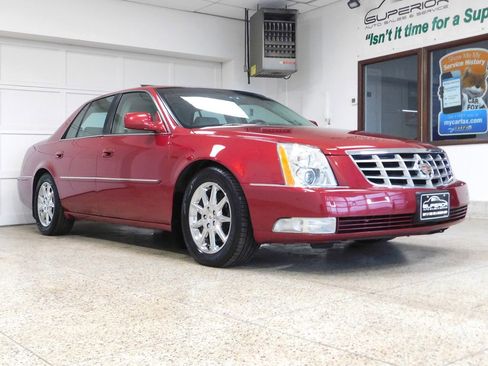 Used 2011 Cadillac DTS Luxury FWD image 3