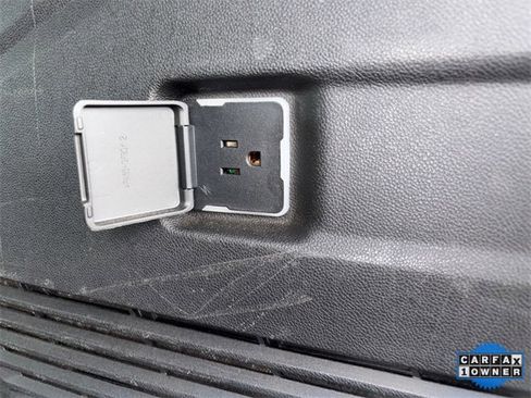 Used 2023 Chevrolet Suburban Z71 image 28