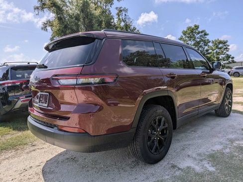 Used 2025 Jeep Grand Cherokee L Altitude RWD image 3