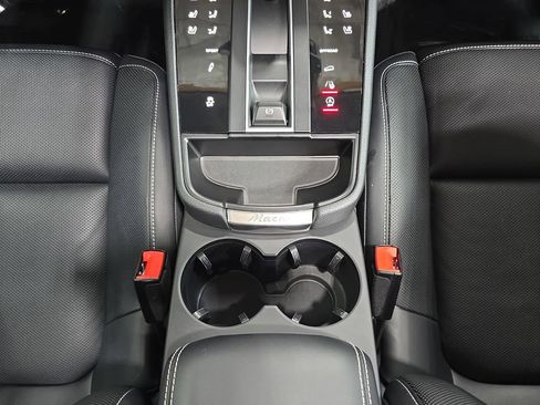 Certified 2025 Porsche Macan AWD/4WD image 20