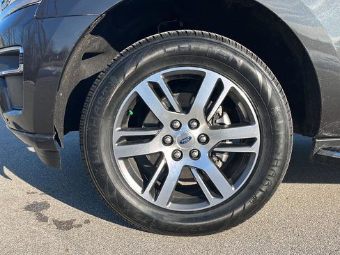Used 2023 Ford Expedition Limited image 10