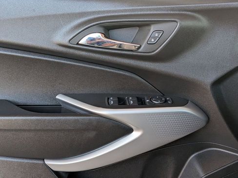 Used 2025 Chevrolet Trax LS image 13