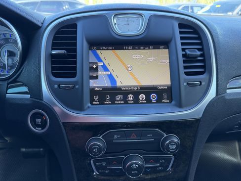 Used 2015 Chrysler 300 C image 21