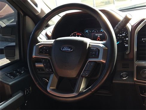 Certified 2022 Ford F450 Platinum w/ FX4 Off-Road Package image 14