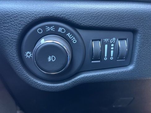 New 2026 Chrysler Pacifica Select image 26