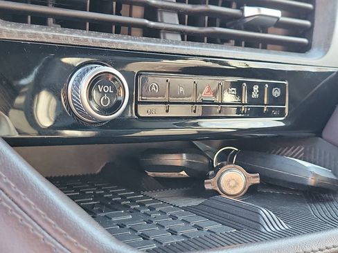 Used 2025 Ford Explorer Platinum image 24