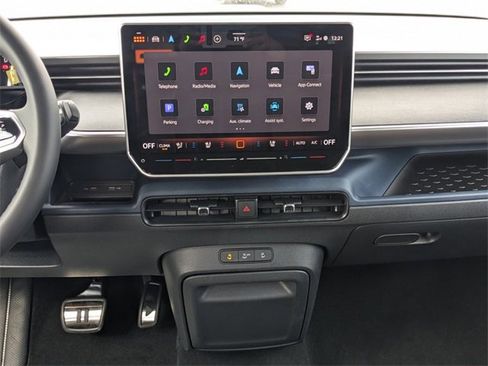 New 2025 Volkswagen ID. Buzz Pro S image 18