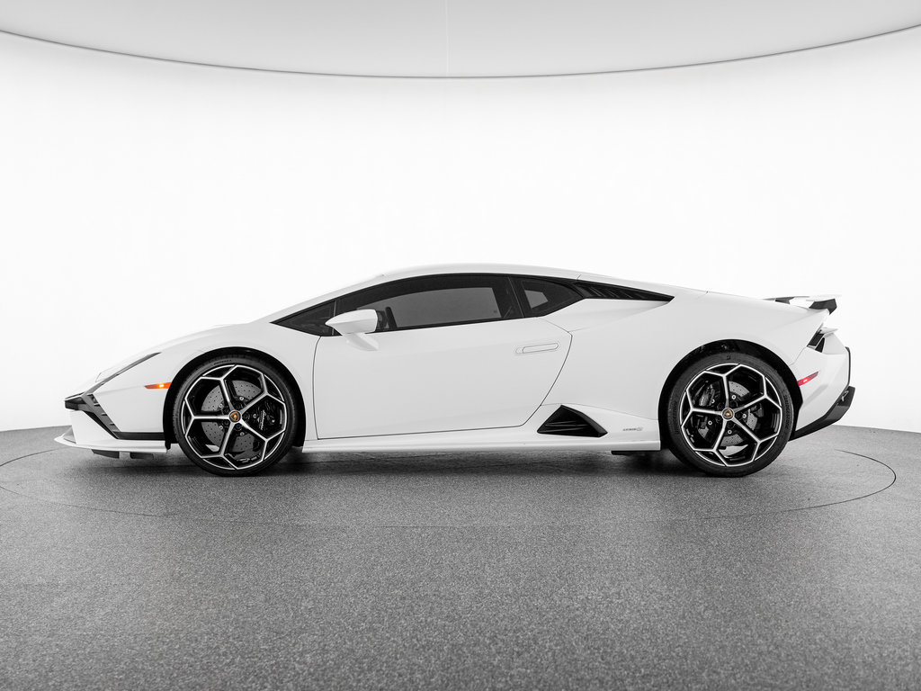 Used 2024 Lamborghini Huracan Tecnica RWD image 2