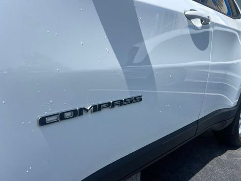 Used 2023 Jeep Compass Latitude w/ Sun and Sound Group AWD/4WD image 11