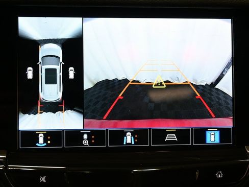 Used 2023 Cadillac XT6 Premium Luxury w/ Technology Package image 17