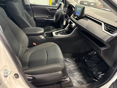 Used 2022 Toyota RAV4 LE AWD/4WD image 14