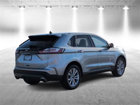 Used 2024 Ford Edge Titanium image 8