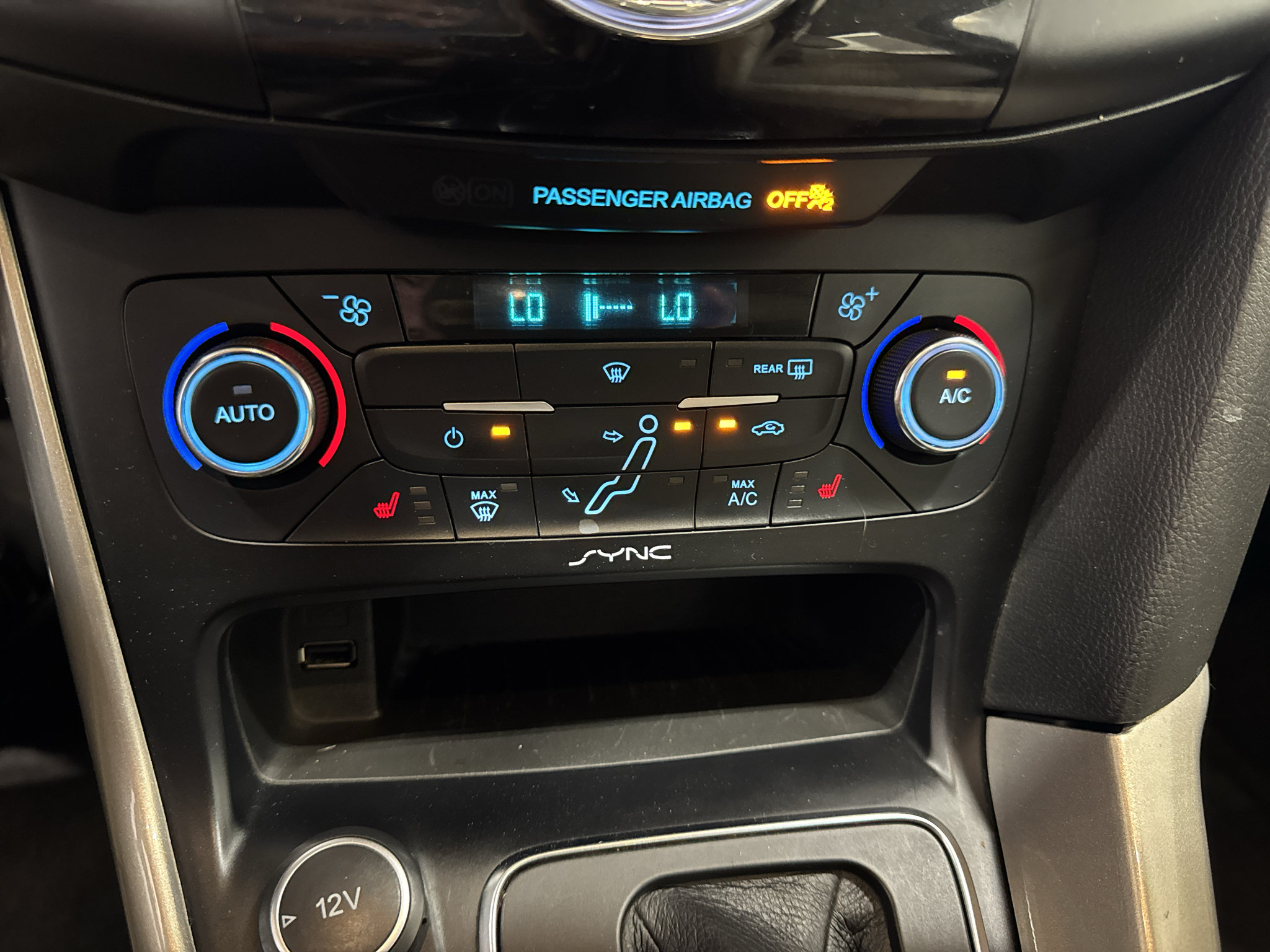 Used 2016 Ford Focus Titanium FWD image 20