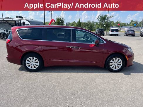 Used 2018 Chrysler Pacifica L FWD image 7
