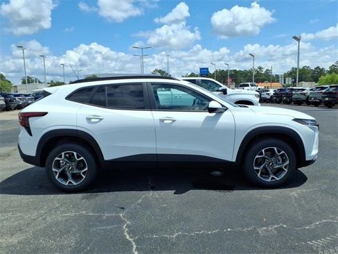 New 2026 Chevrolet Trax LT w/ Driver Confidence Package image 7