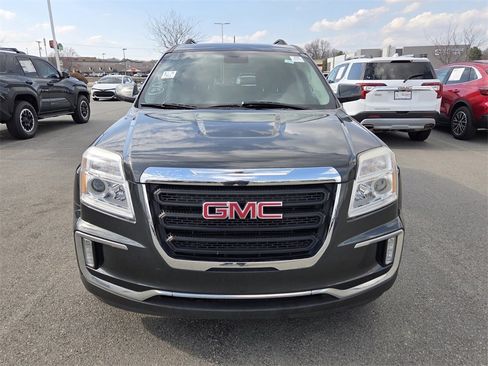 Used 2017 GMC Terrain SLE w/ Convenience Package image 2