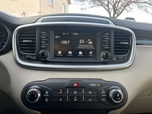 Used 2020 Kia Sorento LX image 17