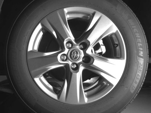 Used 2025 Toyota RAV4 XLE image 11