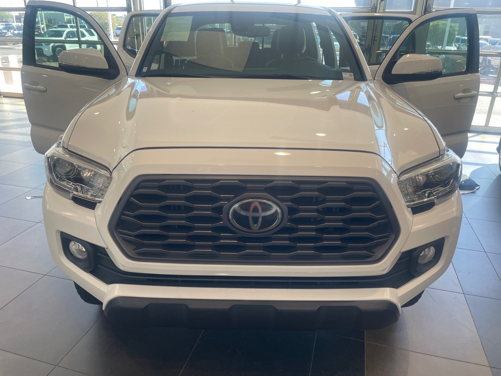 Used 2020 Toyota Tacoma TRD Off-Road AWD/4WD image 23