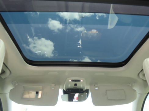Used 2021 Volvo XC40 T4 Momentum FWD image 23