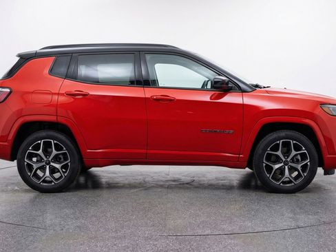 Used 2025 Jeep Compass Limited AWD/4WD image 11