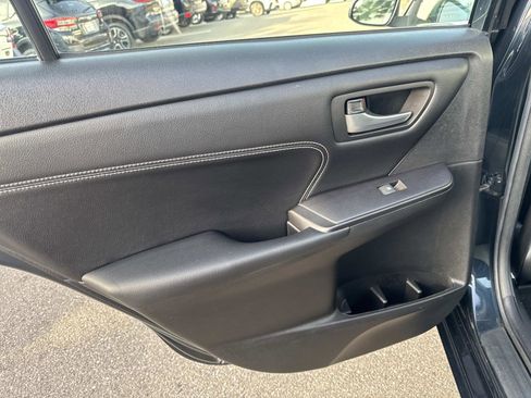 Used 2017 Toyota Camry XLE image 9