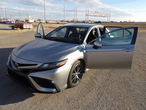 Used 2021 Toyota Camry SE image 23