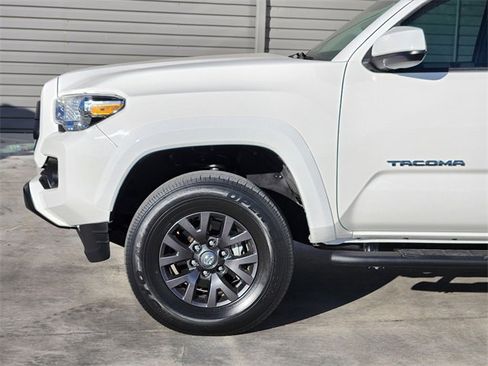 Used 2021 Toyota Tacoma SR5 w/ SR5 Appearance Package (SM) image 9