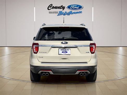 Used 2018 Ford Explorer Platinum image 11