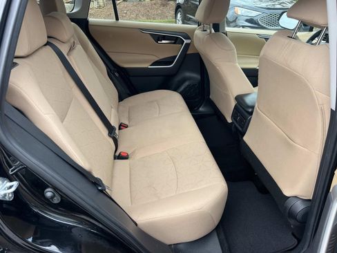 Used 2021 Toyota RAV4 XLE image 15