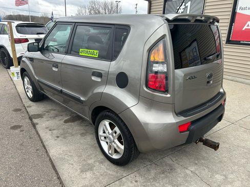 Used 2010 Kia Soul + image 7