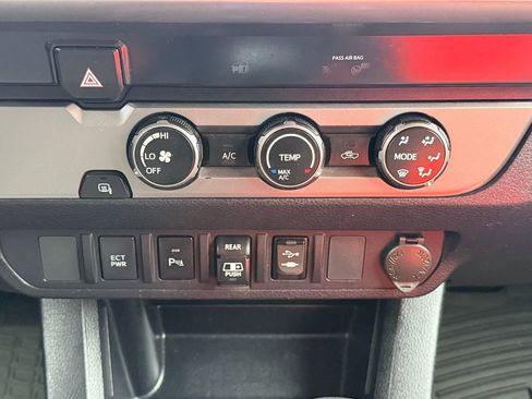 Used 2019 Toyota Tacoma SR5 image 27