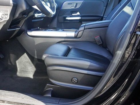 Used 2025 Mercedes-Benz GLB 250 4MATIC image 24