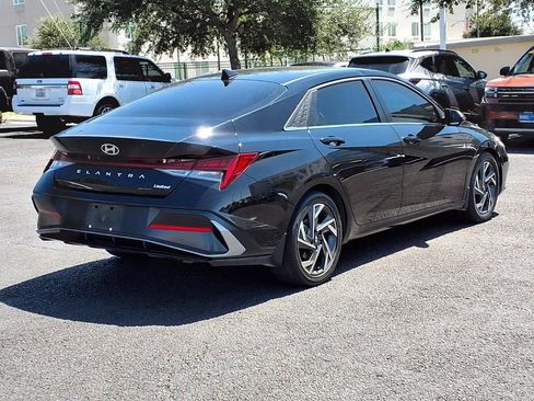 Used 2025 Hyundai Elantra Limited FWD image 5