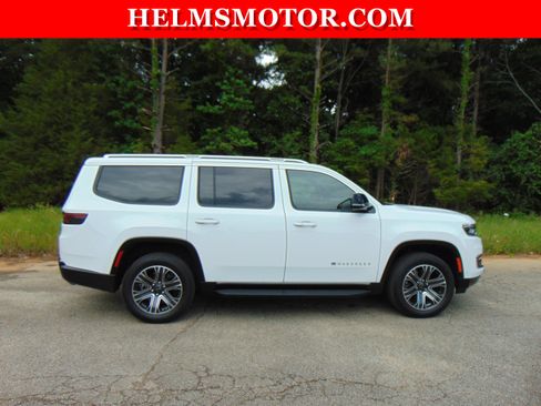 Certified 2025 Jeep Wagoneer 4WD image 12