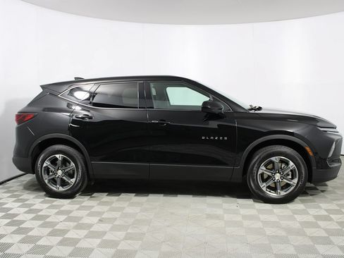 Used 2025 Chevrolet Blazer LT FWD image 19