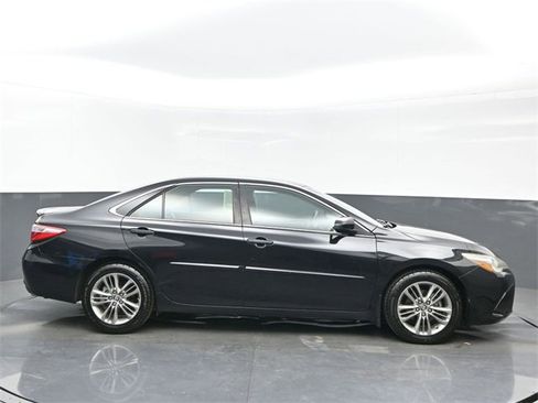 Used 2015 Toyota Camry SE image 7